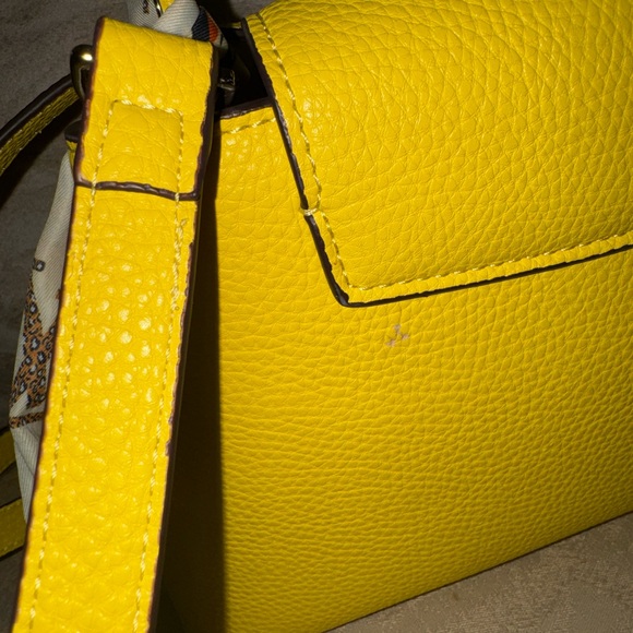 Faux Louis Vuitton Vibrant Yellow Crossbody Purse - Picture 9 of 13
